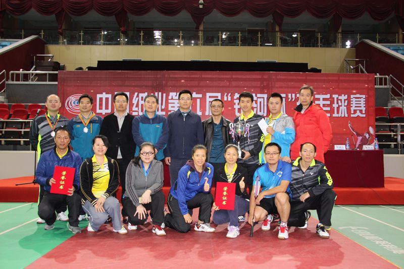 初代準優勝者ハイテク選手の集合写真